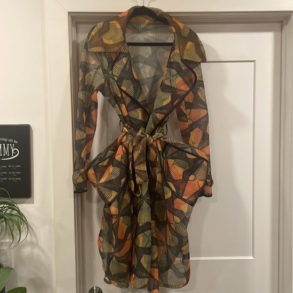 Clothing sneakers and shoes and pocketbooks - Picture 6 of 7